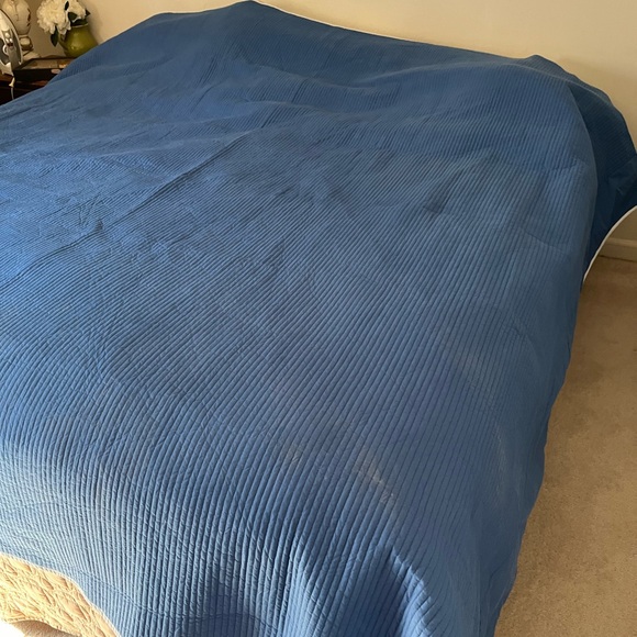 Michael Kors King size Bed Spread/ Firm Price - Picture 14 of 15